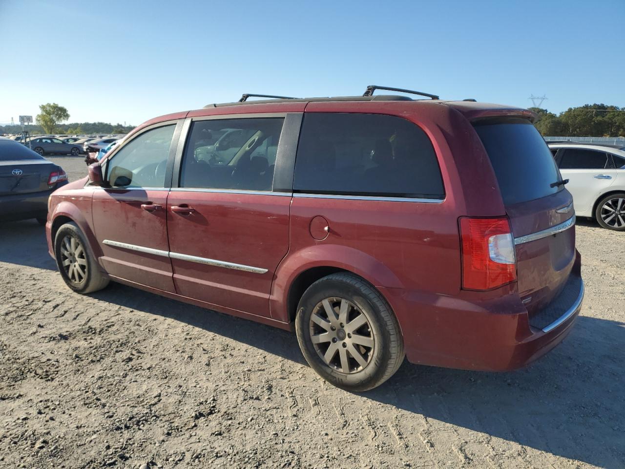 2014 Chrysler Town & Country Touring Red vin: 2C4RC1BG4ER437754