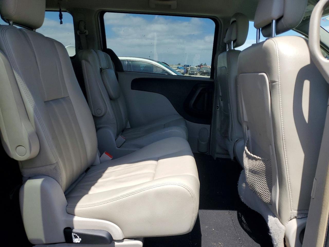2013 Chrysler Town & Country Touring Silver vin: 2C4RC1BG5DR554855