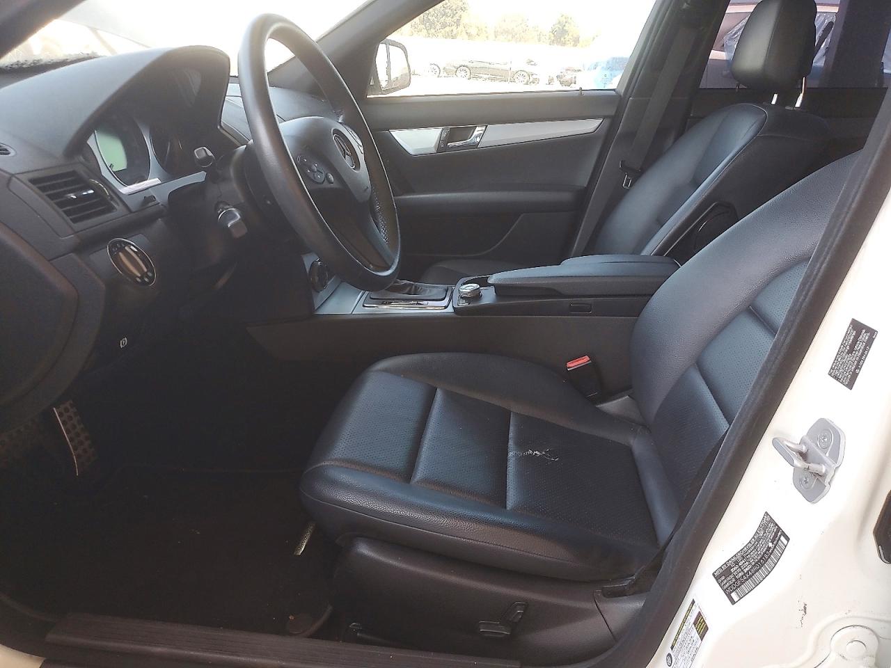 2008 Mercedes-benz C 300 White vin: WDDGF54X48R016183