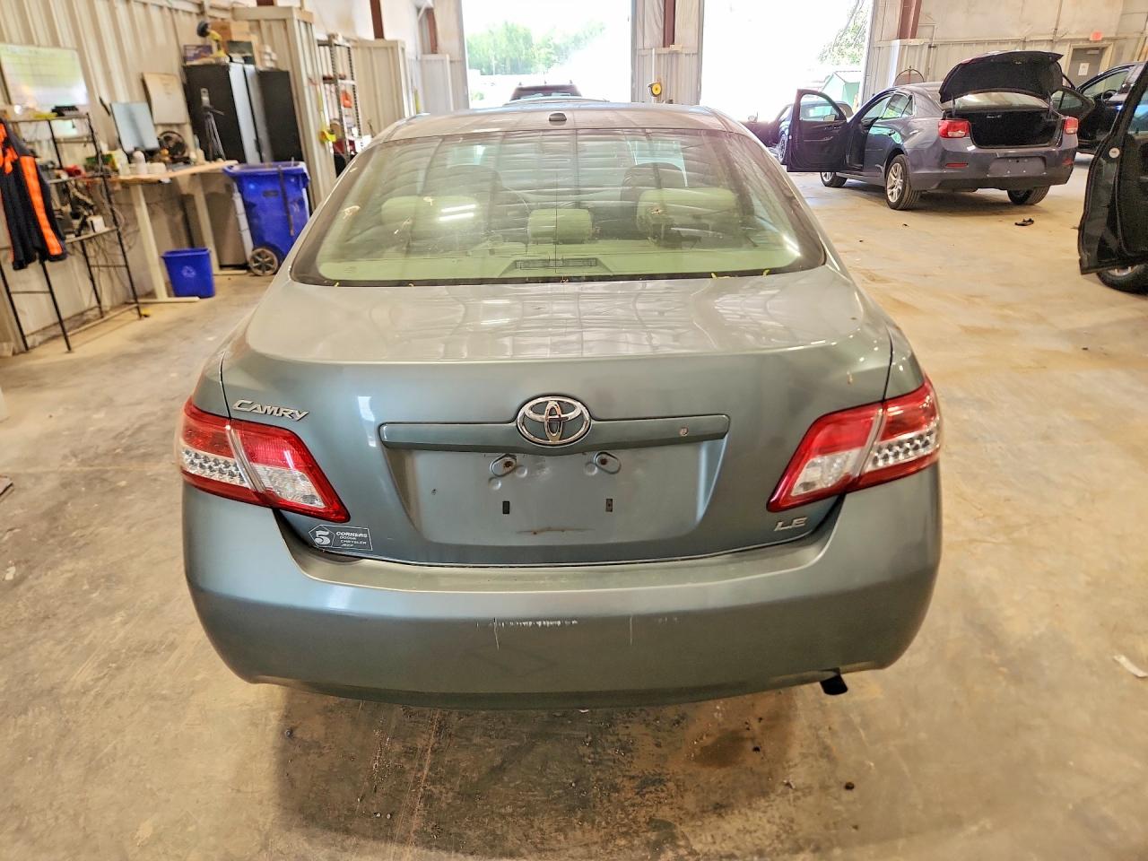 2011 Toyota Camry Le Green vin: 4T4BF3EK4BR114664
