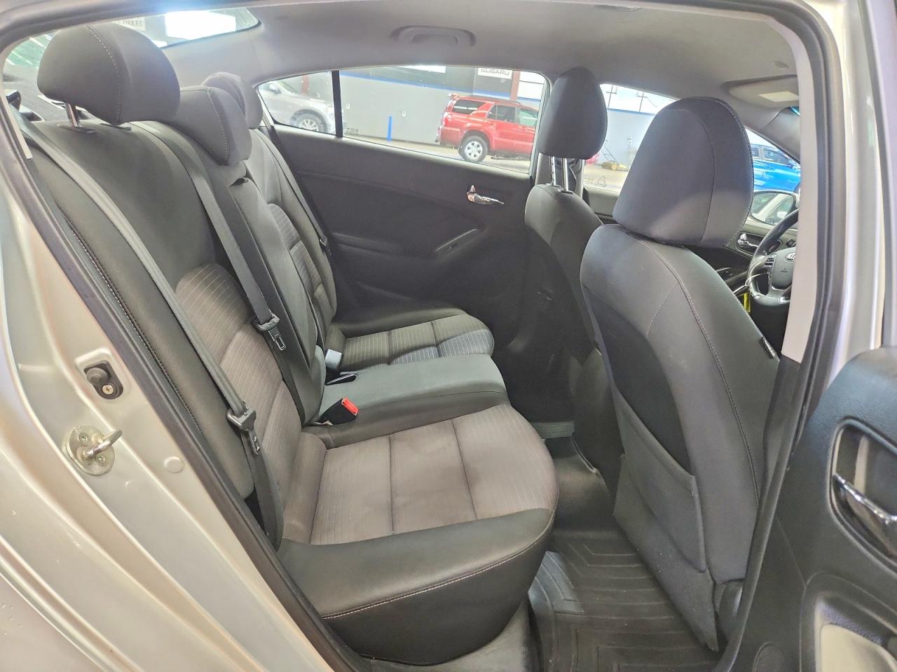 2014 Kia Forte Lx Серебряный vin: KNAFX4A64E5220894