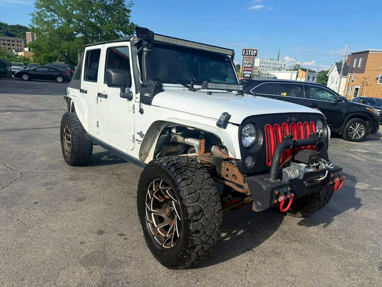 2014 Jeep Wrangler Unlimited Sport White vin: 1C4BJWDG7EL203909