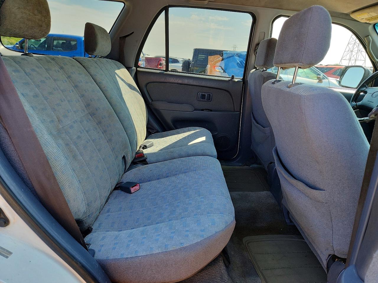 2000 Toyota 4runner Base White vin: JT3GM84RXY0065657