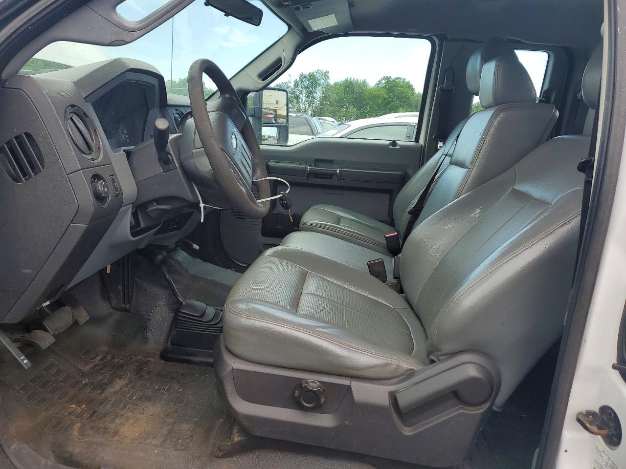 2012 Ford F- 350 White vin: 1FT8X3B67CED11630