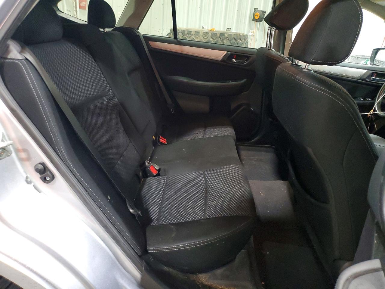 2015 Subaru Outback 2.5i Premium Silver vin: 4S4BSADC1F3332206