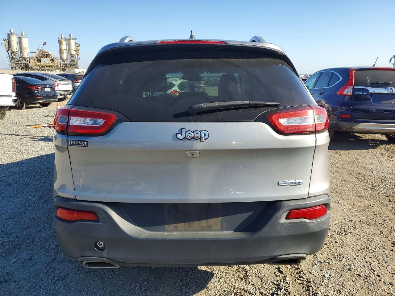 2015 Jeep Cherokee Latitude Silver vin: 1C4PJLCS0FW616751