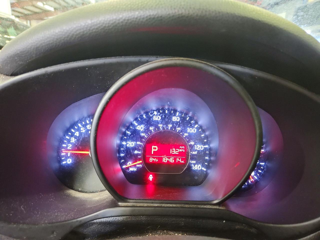 2015 Kia Soul Base White vin: KNDJN2A21F7778406