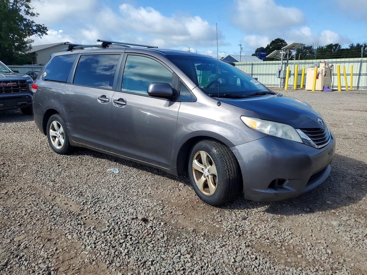 2011 Toyota Sienna Le Серебряный vin: 5TDKK3DC5BS162036