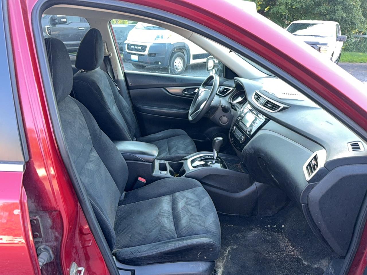 2015 Nissan Rogue S Burgundy vin: 5N1AT2MV2FC821049