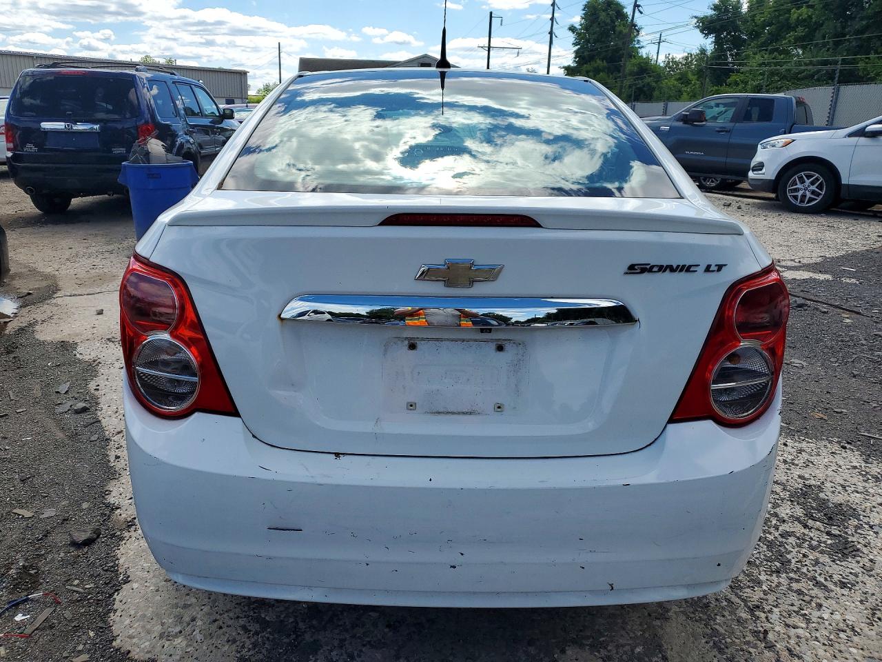 2014 Chevrolet Sonic Lt White vin: 1G1JC5SH6E4235541