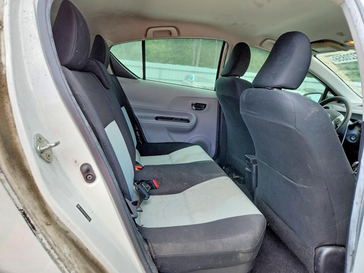 2013 Toyota Prius C Two Белый vin: JTDKDTB37D1532559