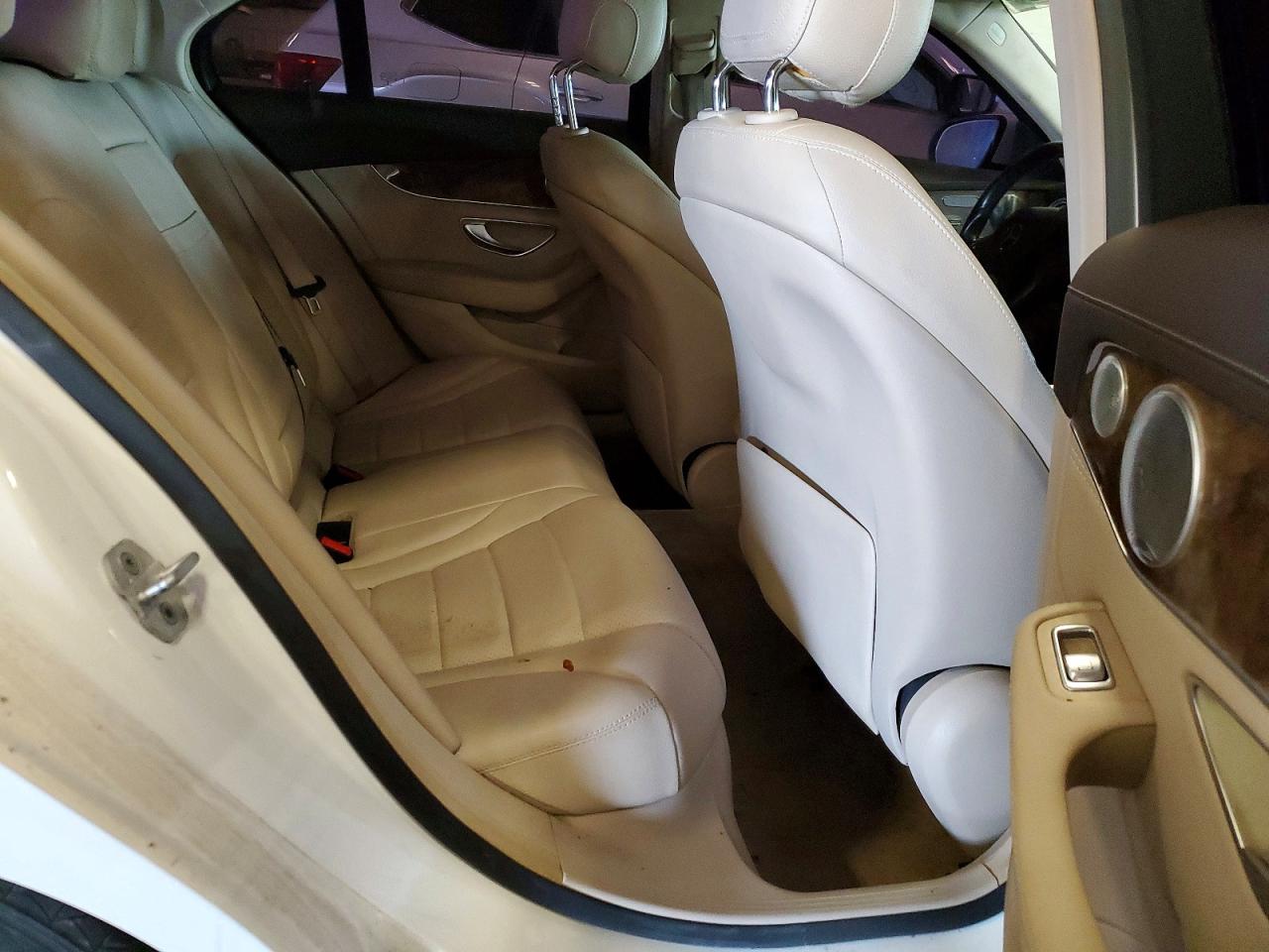 2015 Mercedes-benz C 300 4matic White vin: 55SWF4KB9FU009237