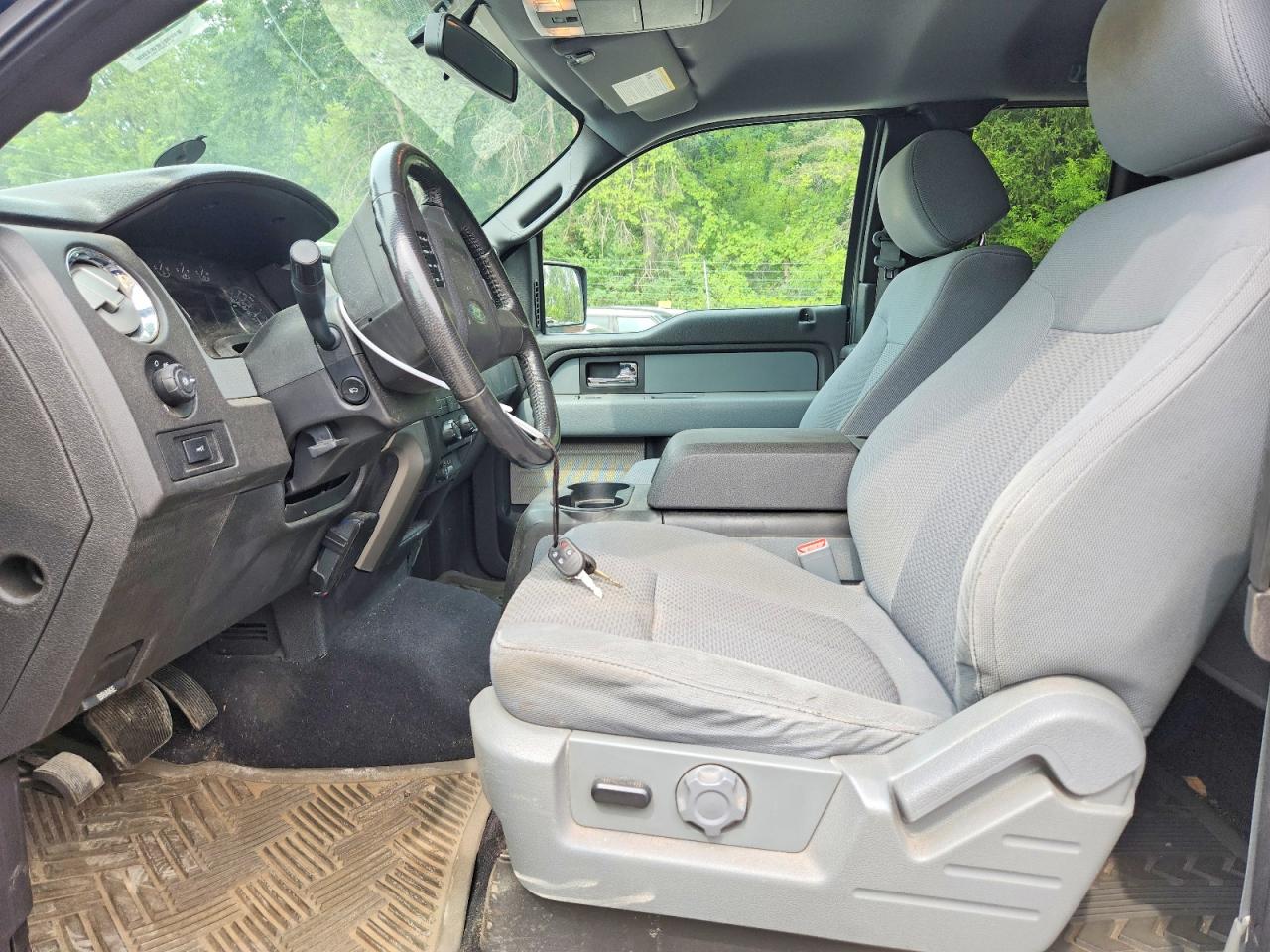 2012 Ford F150 Super Cab Two Tone vin: 1FTFX1ET4CFA68009