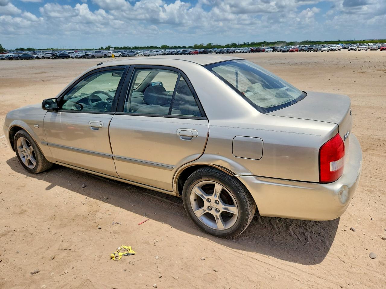 2003 Mazda Protege Dx Бежевый vin: JM1BJ225731198746