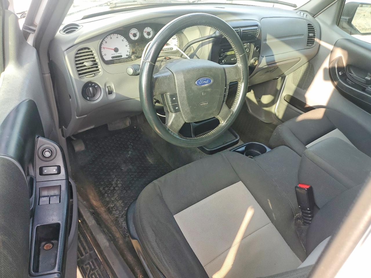 2011 Ford Ranger Super Cab White vin: 1FTKR4EE9BPA18453