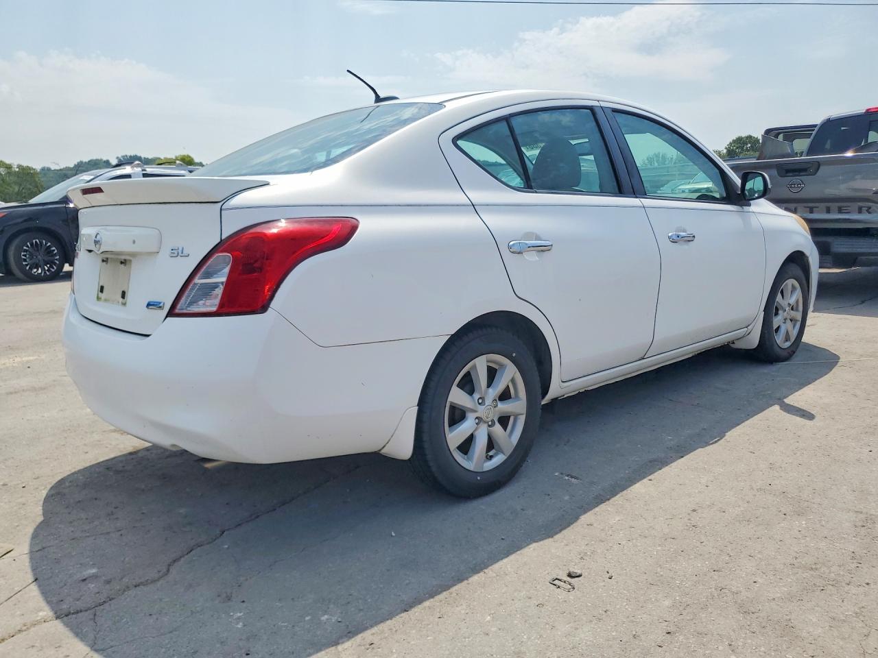 2013 Nissan Versa 1.6 S White vin: 3N1CN7AP6DL869362