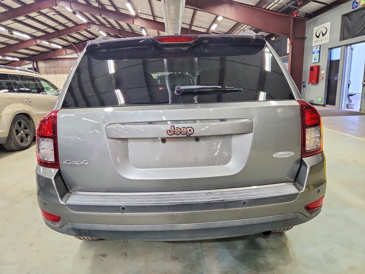 2014 Jeep Compass Latitude Gray vin: 1C4NJDEB7ED632966
