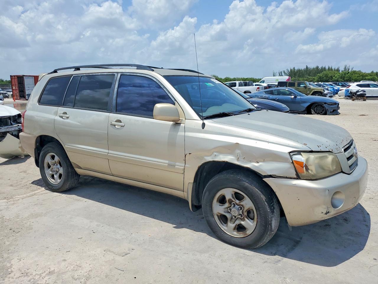 2007 Toyota Highlander Base Tan vin: JTEGD21A570166901
