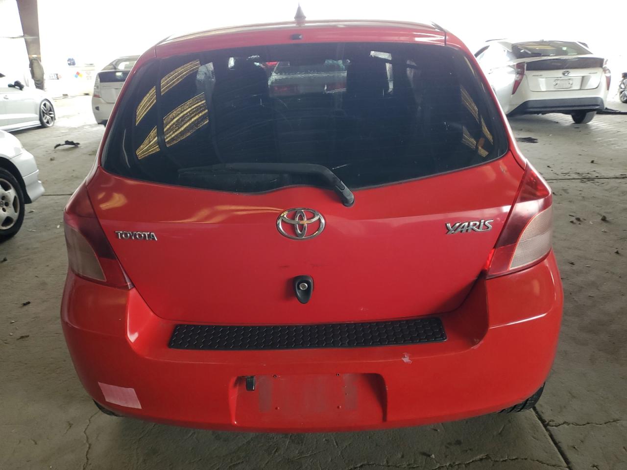2008 Toyota Yaris Red vin: JTDJT923585180470
