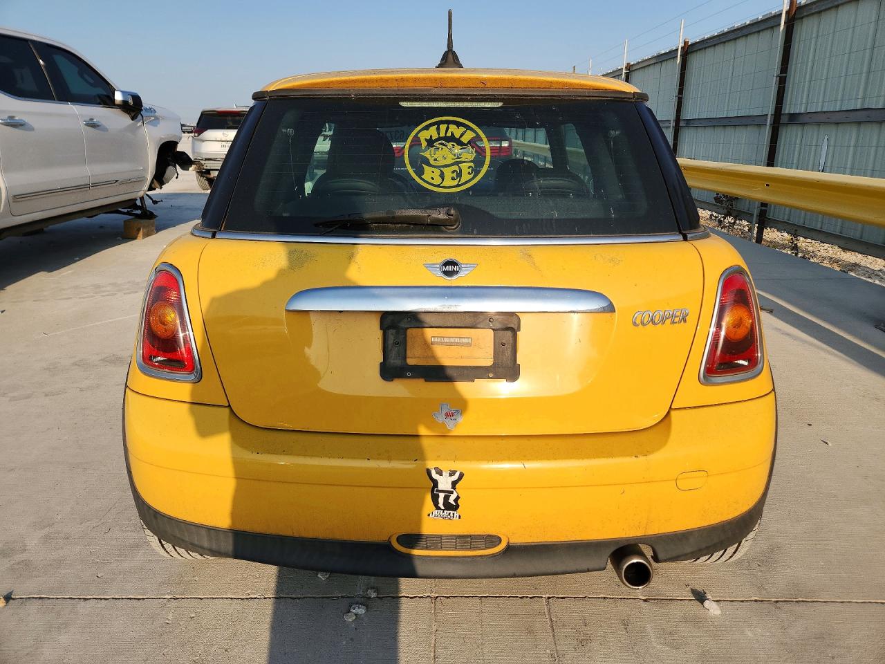 2009 Mini Cooper Yellow vin: WMWMF33509TU70997