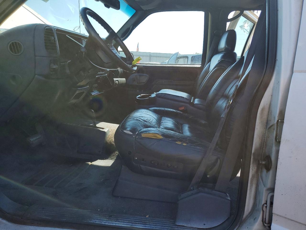 1995 Chevrolet Suburban K1500 White vin: 1GNFK16K9SJ437048