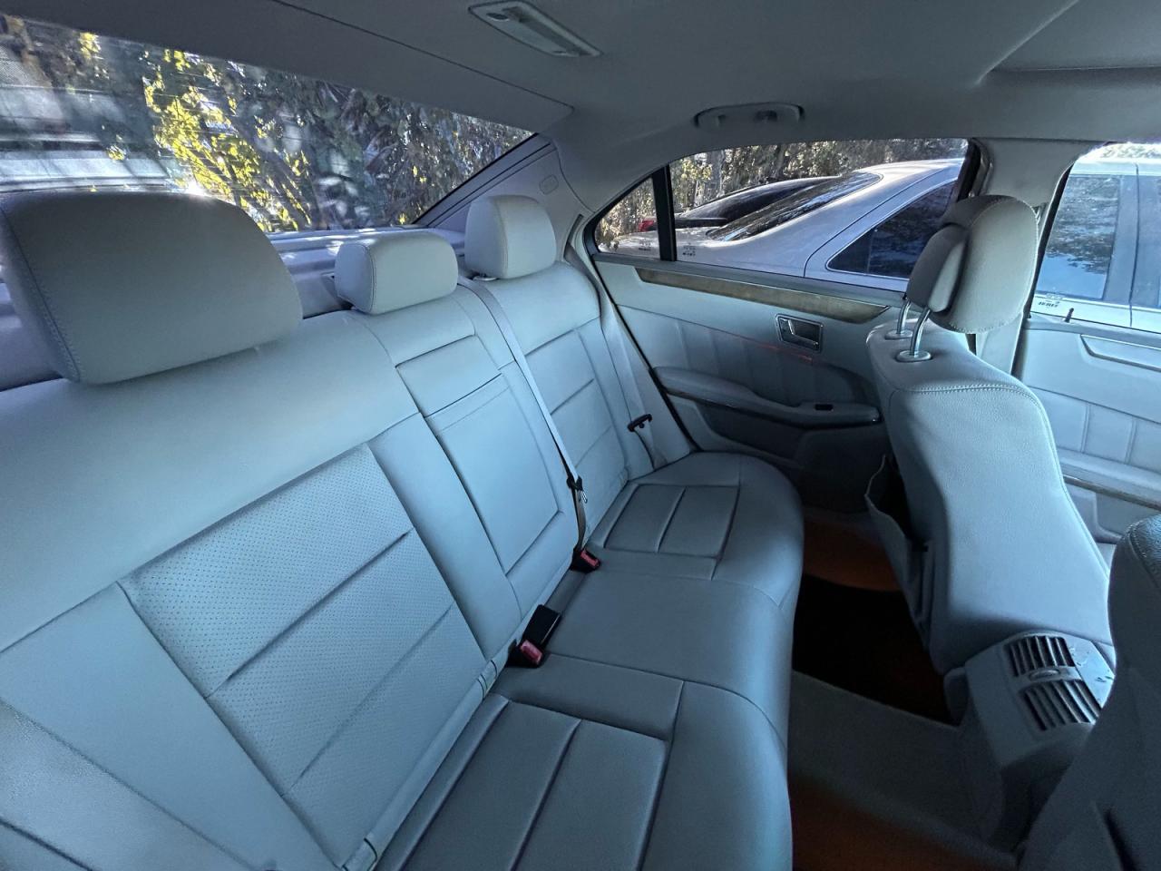 2010 Mercedes-benz E 350 Синий vin: WDDHF5GB5AA233623