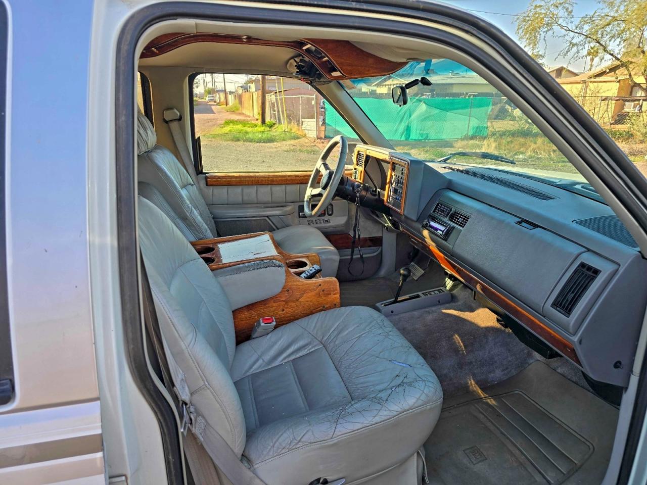 1993 Chevrolet Suburban K1500 Двухцветный vin: 1GBFK16K7PJ358367