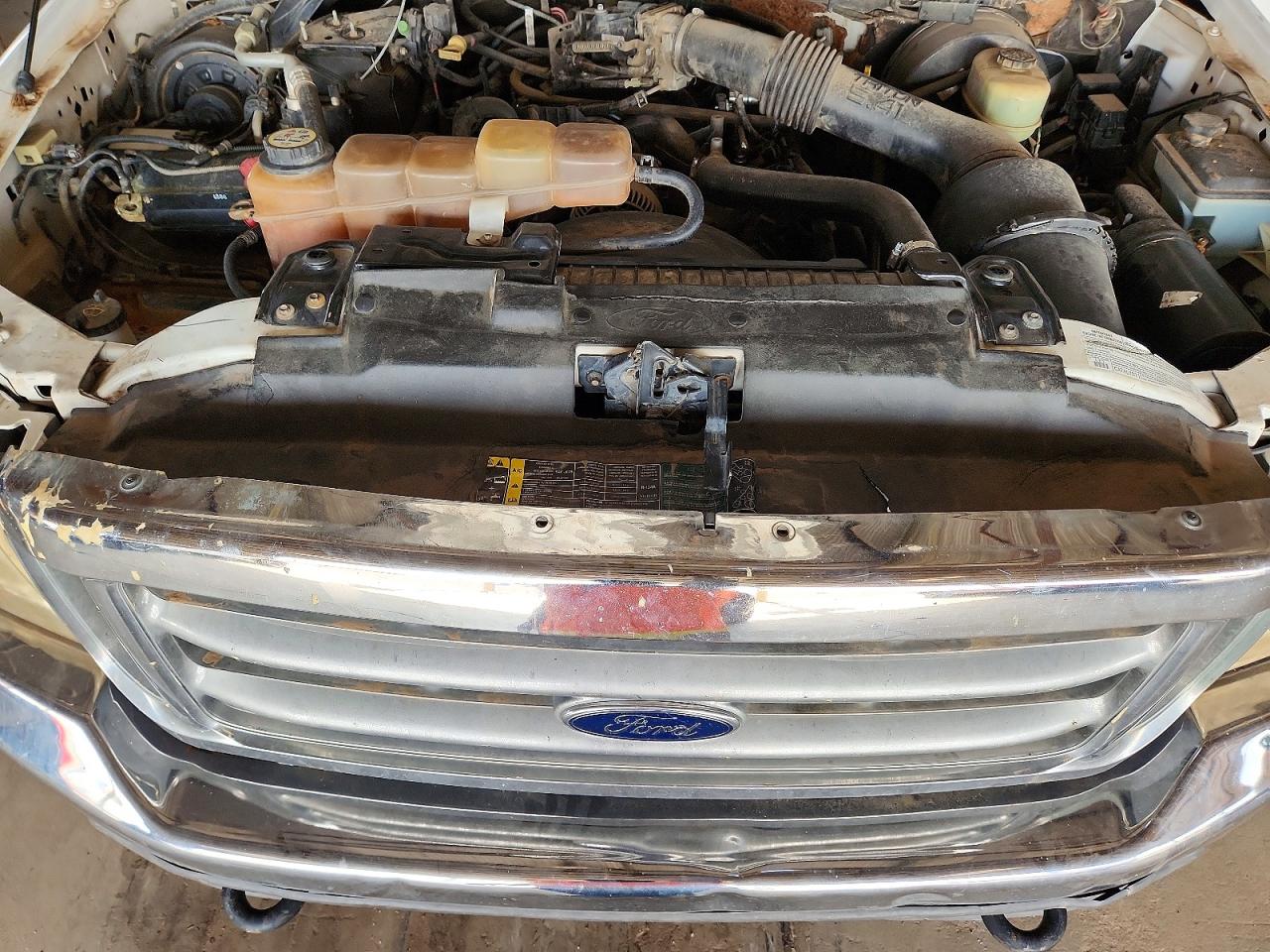 2004 Ford F250 Super Duty White vin: 1FTNX21L74EA53339
