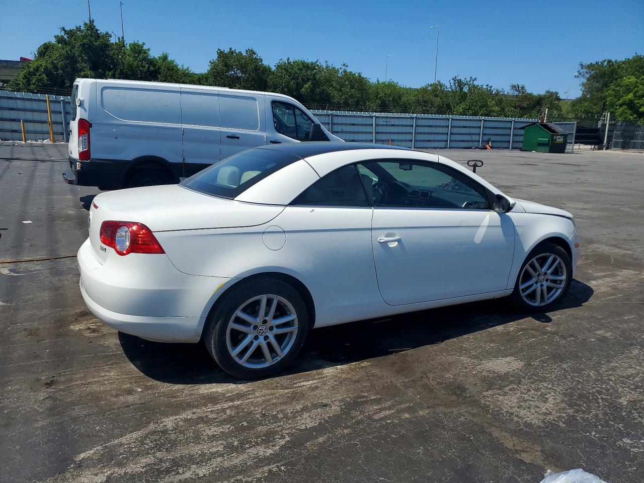 2010 Volkswagen Eos Lux White vin: WVWFA7AH7AV025406