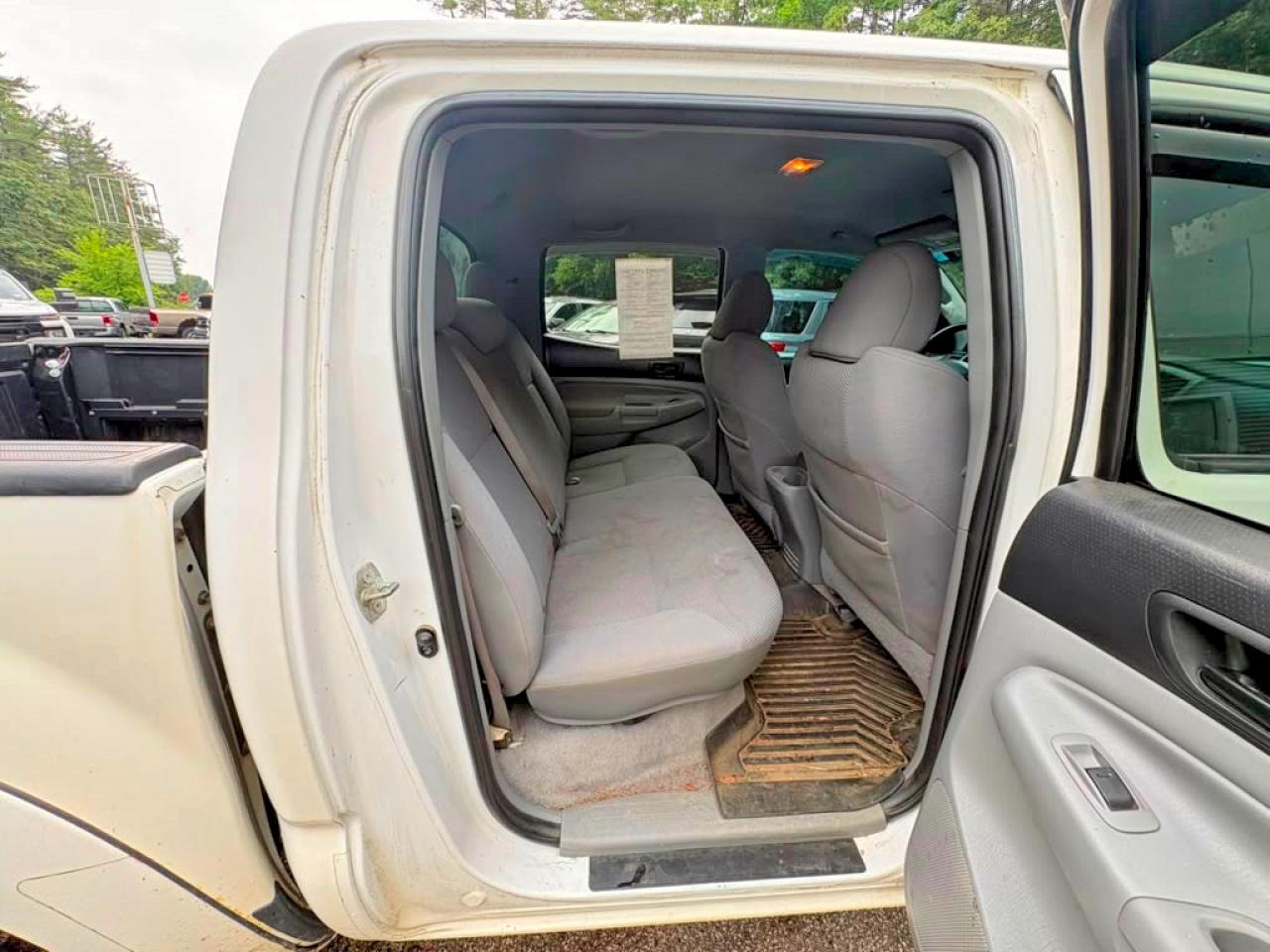 2010 Toyota Tacoma V6 White vin: 3TMLU4EN1AM053821