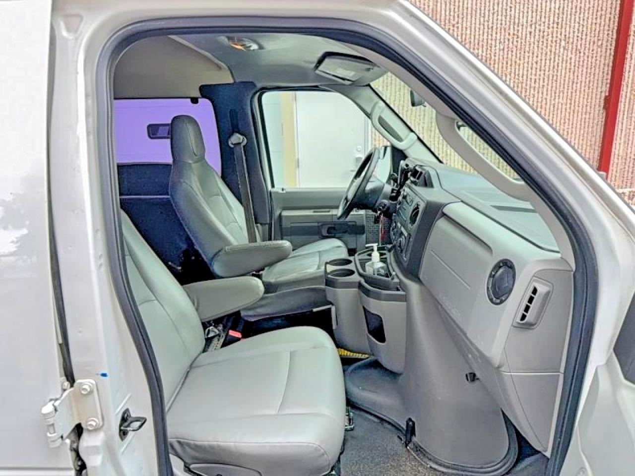 2014 Ford Econoline E250 Van White vin: 1FTNE2EW0EDB18825