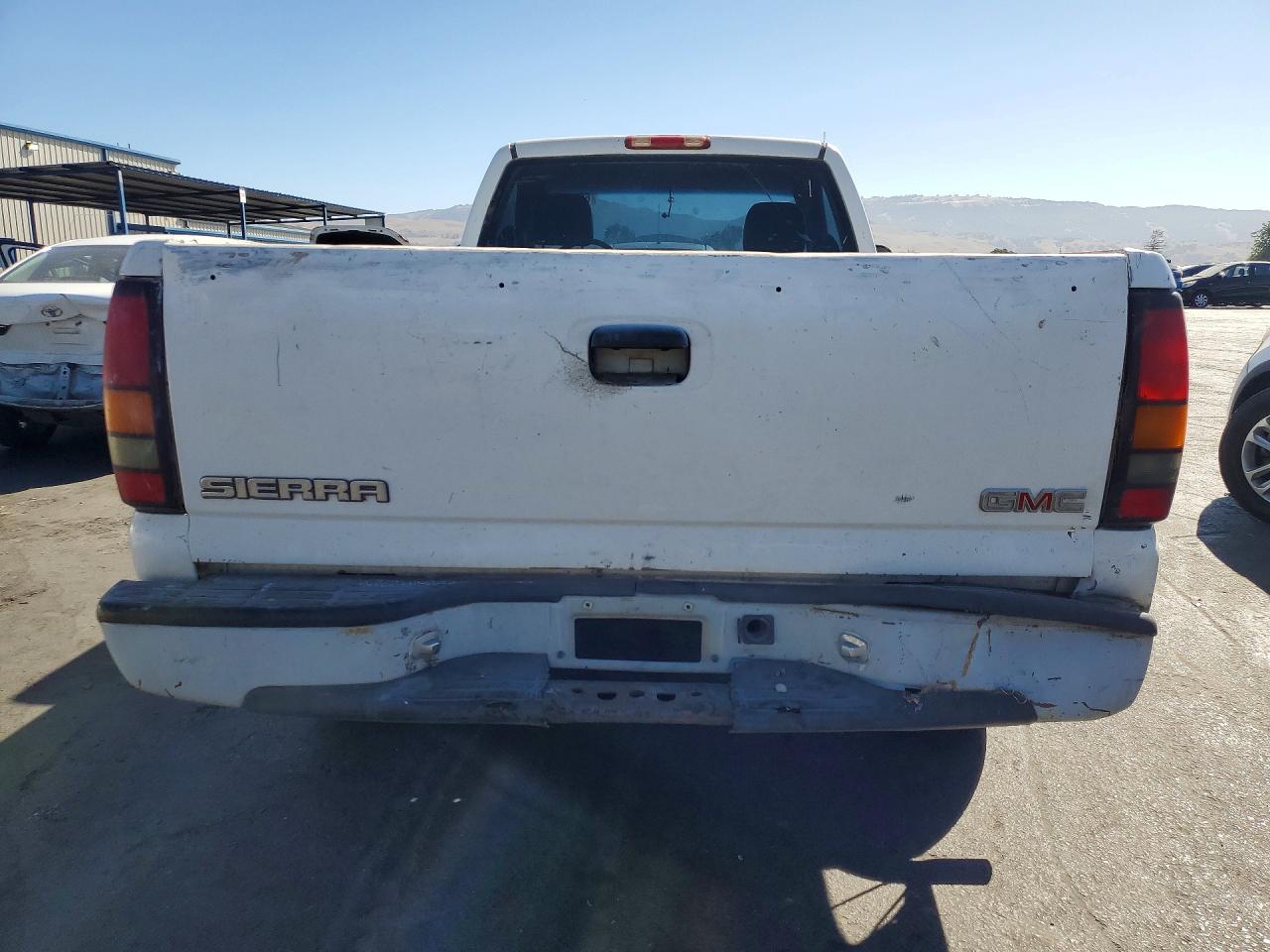 2005 Gmc New Sierra C1500 White vin: 1GTEC14X65Z280200