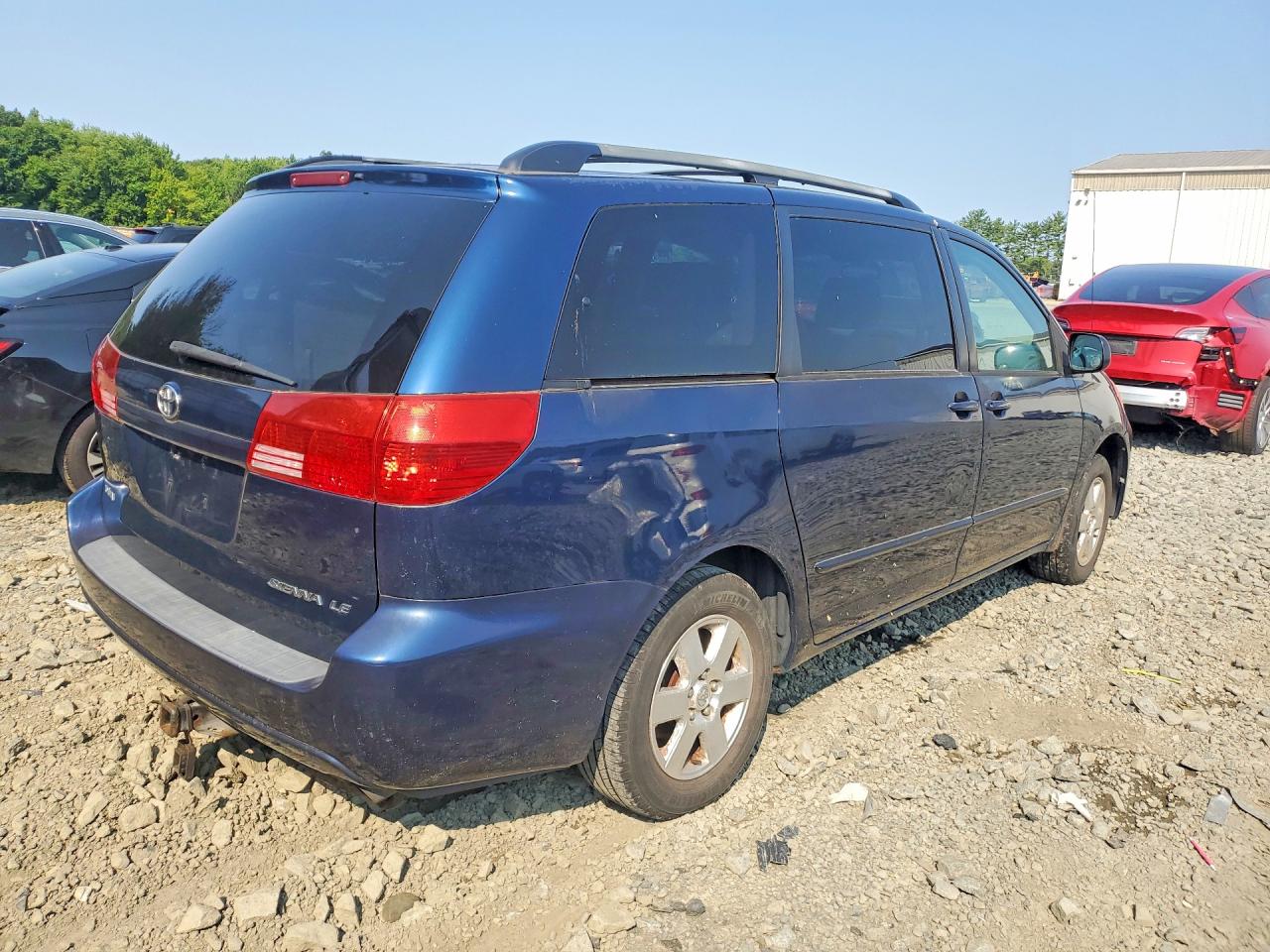 2004 Toyota Sienna Le 7 Passenger Blue vin: 5TDZA23C84S187769