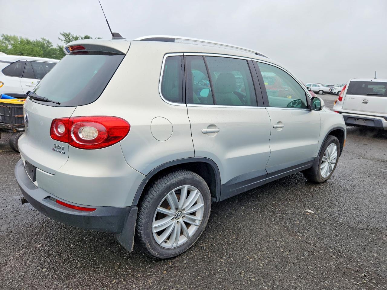 2011 Volkswagen Tiguan S Silver vin: WVGBV7AX2BW536393