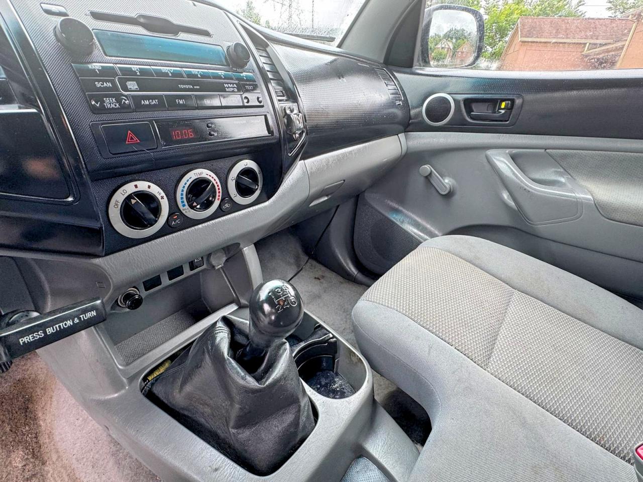 2009 Toyota Tacoma Base White vin: 5TENX22N09Z593104