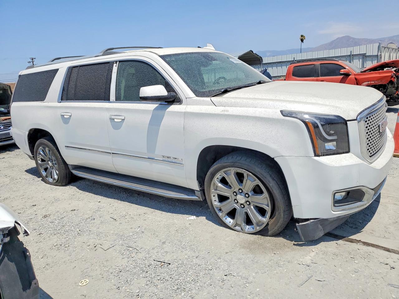 2015 Gmc Yukon Xl White vin: 1GKS2JKJ0FR625151