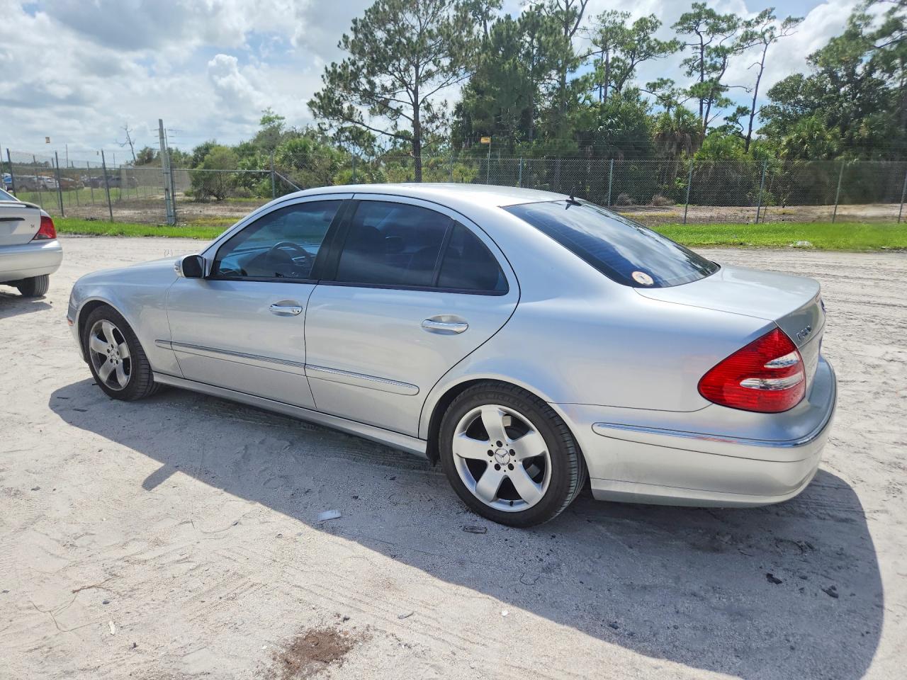 2004 Mercedes-benz E 320 Silver vin: WDBUF65J24A490329