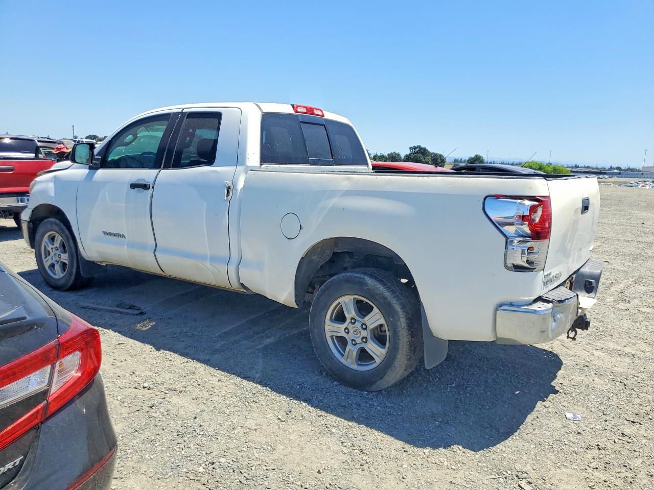 2011 Toyota Tundra Double Cab Sr5 White vin: 5TFUM5F13BX017033