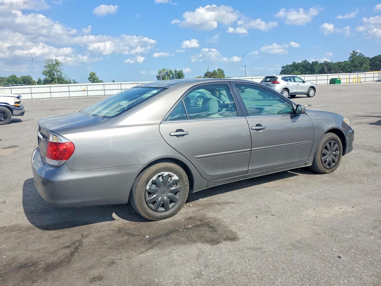 2005 Toyota Camry Le Gray vin: 4T1BE32K65U545027