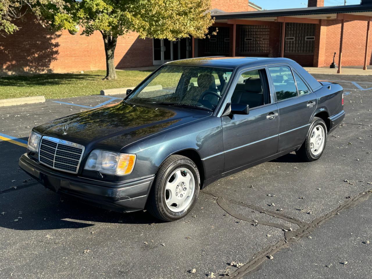 1995 Mercedes-benz E 320 Base Blue vin: WDBEA32E2SC266939