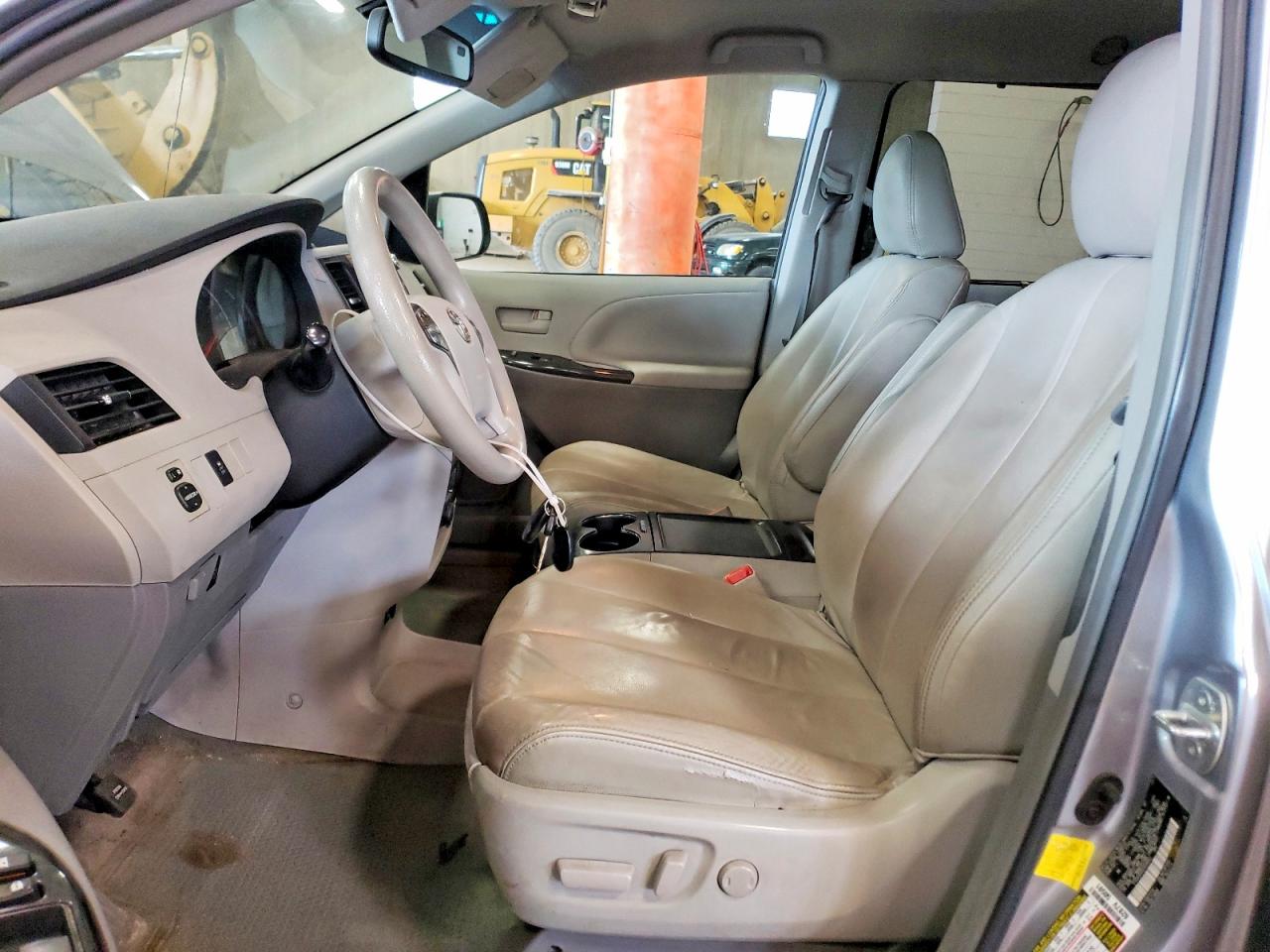 2012 Toyota Sienna Le Silver vin: 5TDJK3DC0CS034042