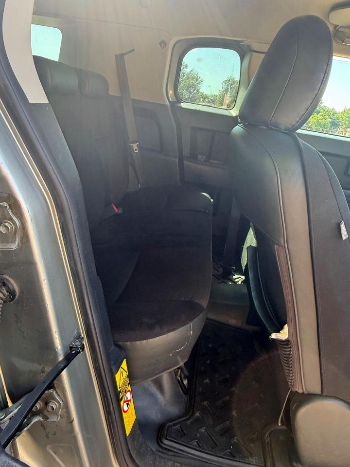 2009 Toyota Fj Cruiser Base Silver vin: JTEBU11F09K067152