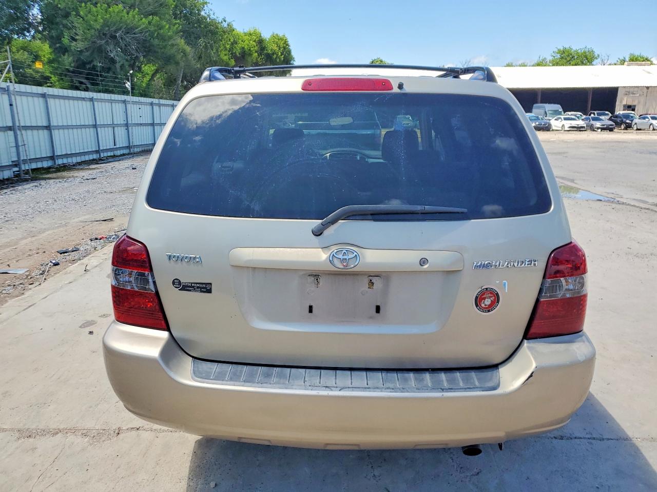 2007 Toyota Highlander Base Gold vin: JTEDD21A270166339