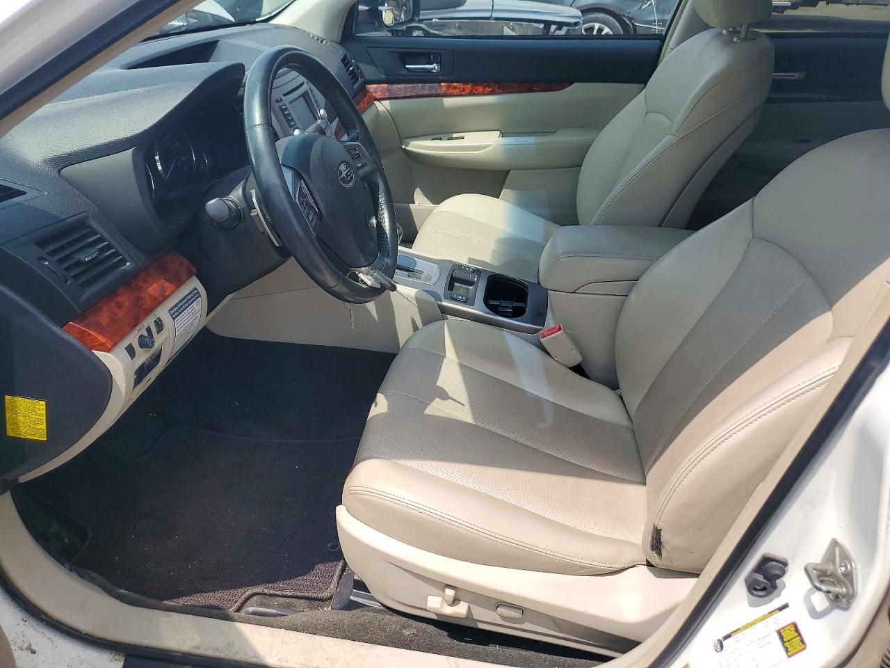 2012 Subaru Outback 2.5i Limited White vin: 4S4BRCKC5C3285977