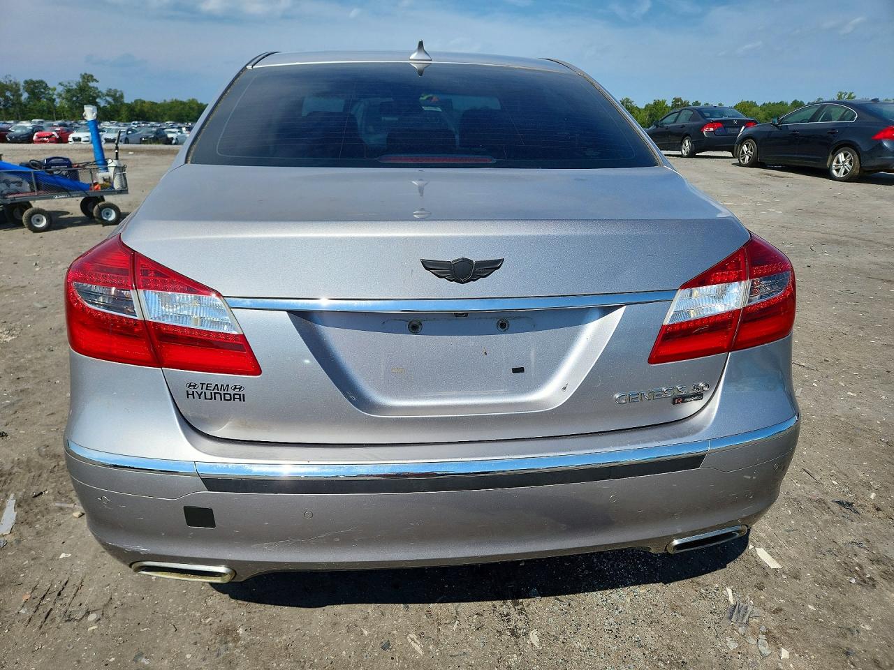 2013 Hyundai Genesis 5.0l Silver vin: KMHGC4DH7DU227046
