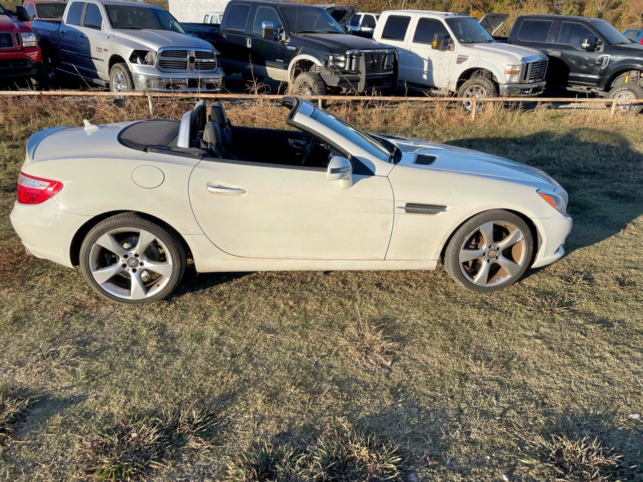 2012 Mercedes-benz Slk 350 White vin: WDDPK5HA1CF038430