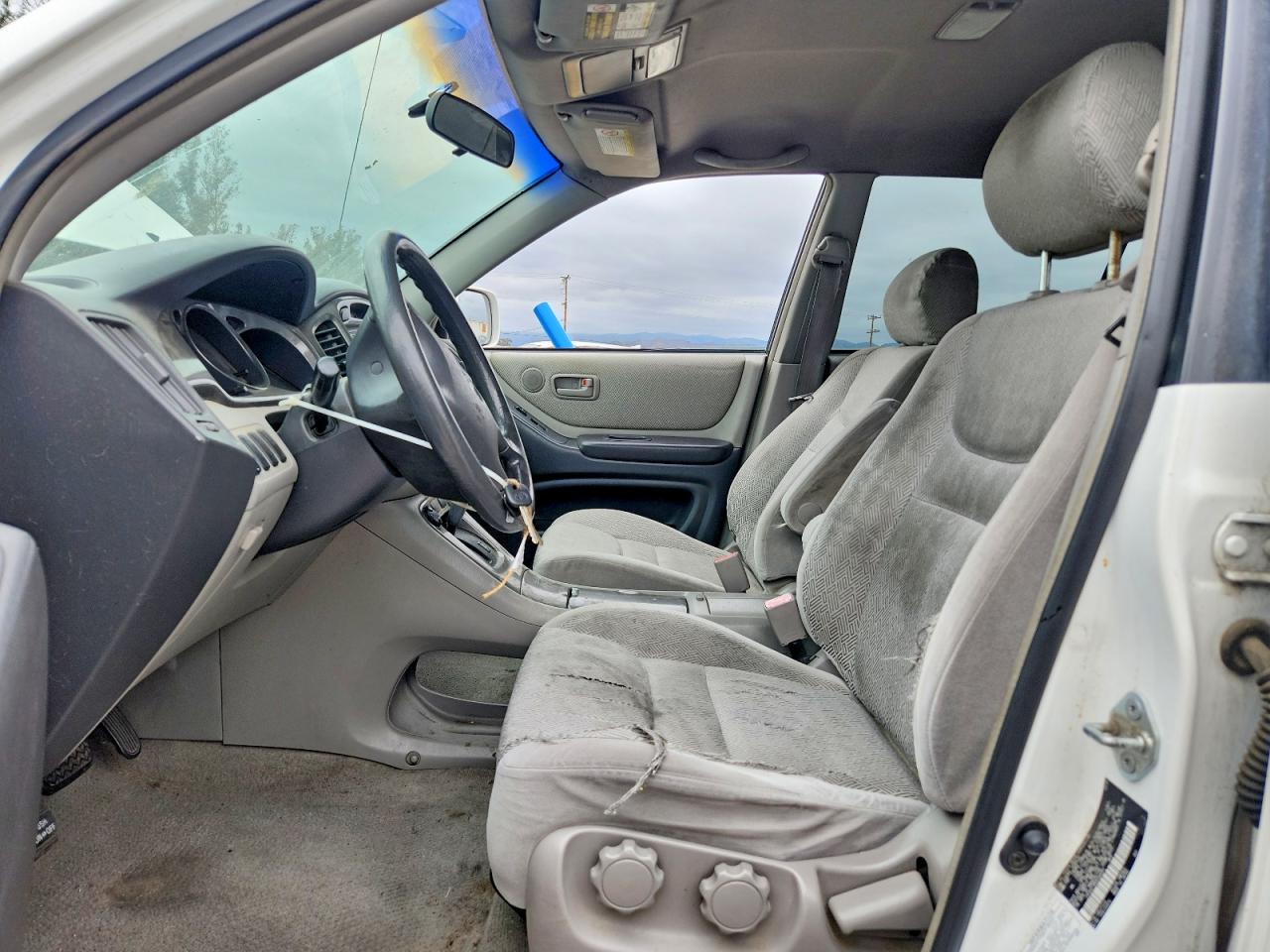 2003 Toyota Highlander Base White vin: JTEGD21A830066091