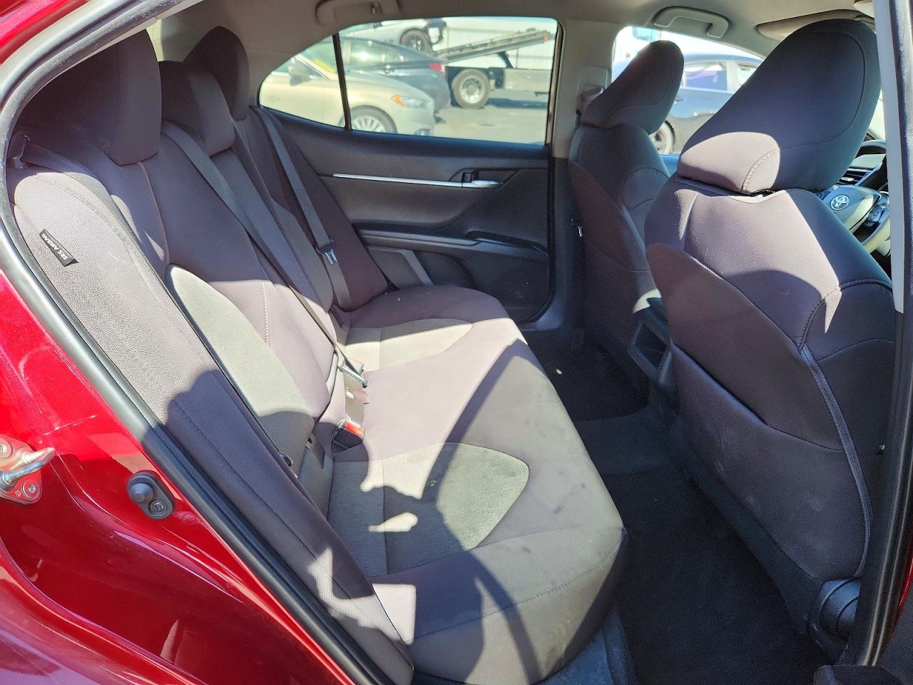 2020 Toyota Camry Le Red vin: 4T1C11AKXLU334674