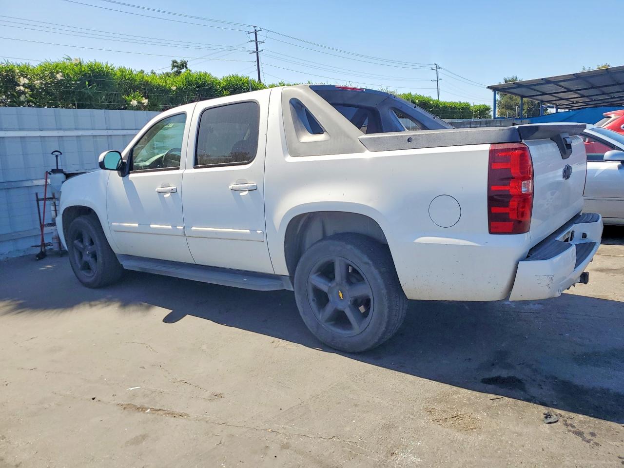 2007 Chevrolet Avalanche C1500 White vin: 3GNEC120X7G218086