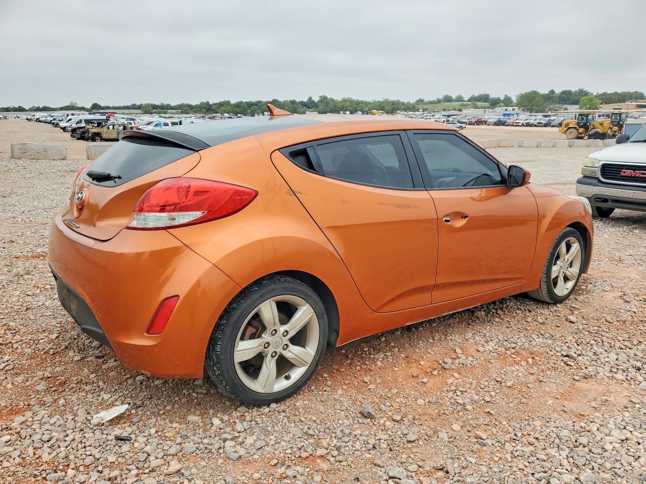 2015 Hyundai Veloster Base Orange vin: KMHTC6AD3FU244070